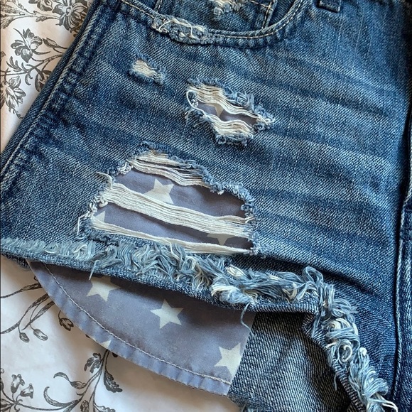 Hollister Highwaisted Booty Shorts - Picture 4 of 6